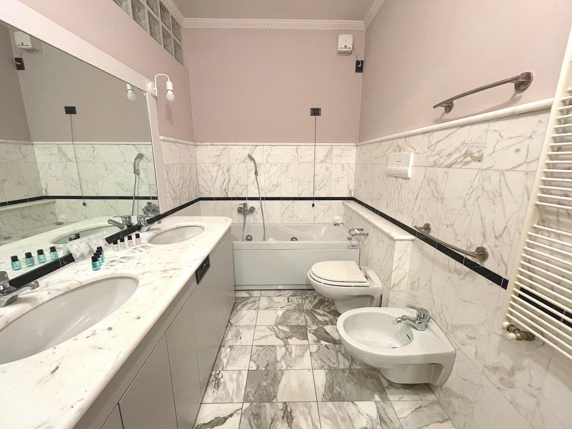 Best View Boutique Apartments Bergamo Esterno foto